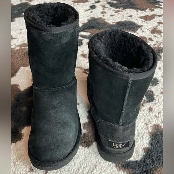 Low Black UGG boots, size 7 in women’s. - Picture 3 of 4